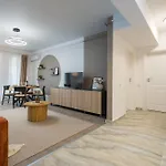 Spacious 407 *