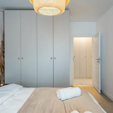 Spacious 407 *